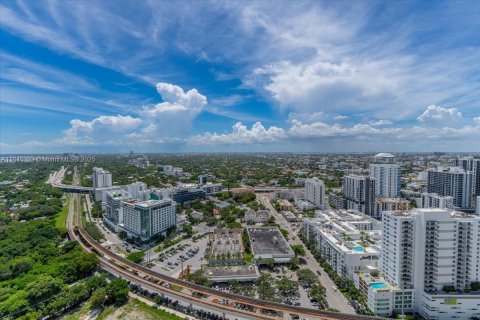 Condo in Miami, Florida, 1 bedroom  № 1841005 - photo 9