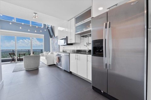 Condo in Miami, Florida, 1 bedroom  № 1841005 - photo 5