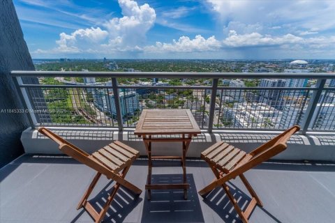 Condo in Miami, Florida, 1 bedroom  № 1841005 - photo 1