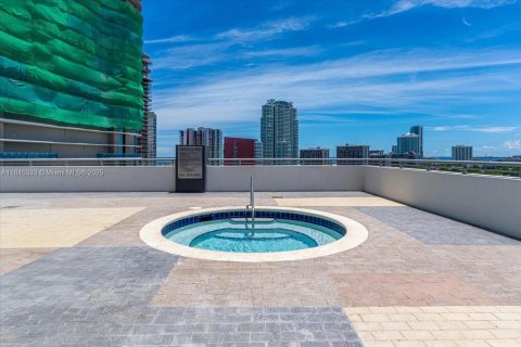Condo in Miami, Florida, 1 bedroom  № 1841005 - photo 25