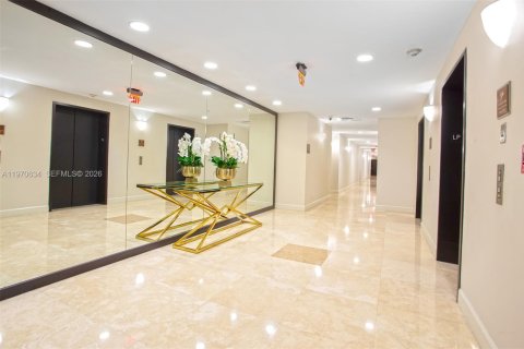 Condo in Coral Gables, Florida, 1 bedroom  № 2031331 - photo 30