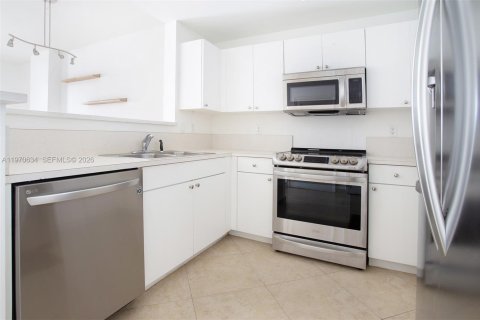 Condo in Coral Gables, Florida, 1 bedroom  № 2031331 - photo 10