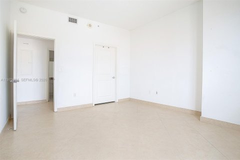 Condo in Coral Gables, Florida, 1 bedroom  № 2031331 - photo 19