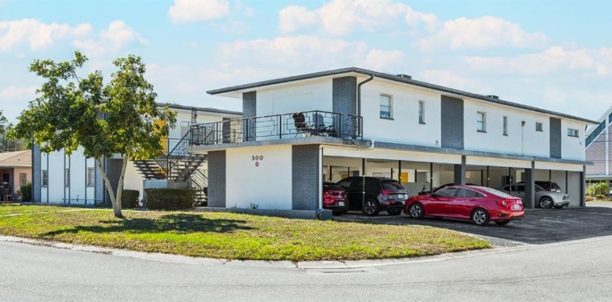 Commercial property in Clearwater, Florida 683.67 sq.m. № 2151642