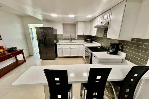 Villa ou maison à louer à Okeechobee, Floride: 2 chambres № 1990856 - photo 3