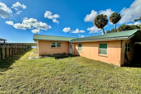 Villa ou maison à louer à Okeechobee, Floride: 2 chambres № 1990856 - photo 7