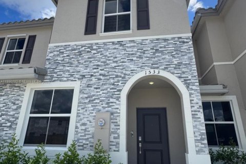 Adosado en Homestead, Florida 3 dormitorios № 1945408