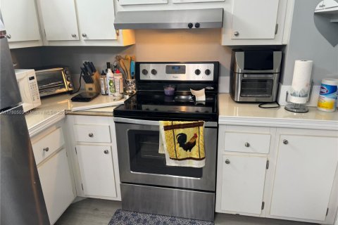 Condo in Coral Springs, Florida, 2 bedrooms  № 1738461 - photo 7