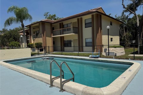 Condo in Coral Springs, Florida, 2 bedrooms  № 1738461 - photo 9