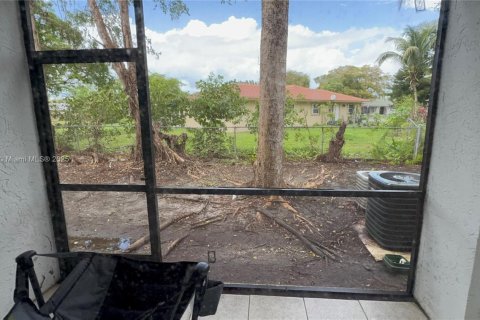 Condo in Coral Springs, Florida, 2 bedrooms  № 1738461 - photo 13