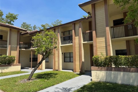 Condo in Coral Springs, Florida, 2 bedrooms  № 1738461 - photo 1