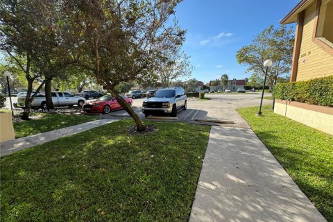Condo in Coral Springs, Florida, 2 bedrooms  № 1738461 - photo 12