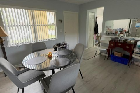 Condo in Coral Springs, Florida, 2 bedrooms  № 1738461 - photo 2