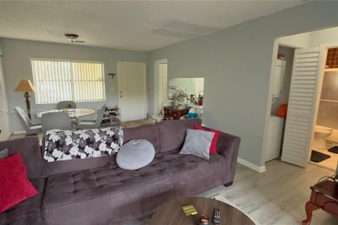 Condo in Coral Springs, Florida, 2 bedrooms  № 1738461 - photo 14