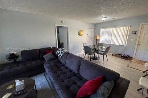 Condo in Coral Springs, Florida, 2 bedrooms  № 1738461 - photo 6