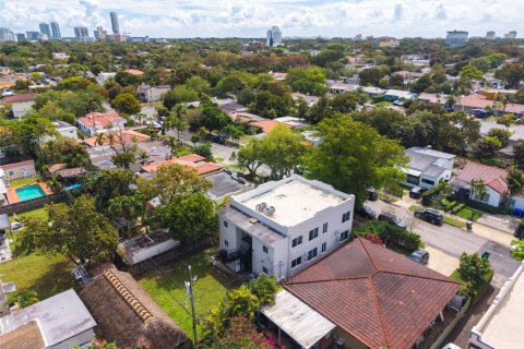 Снять в аренду квартиру в Майами, Флорида 2 спальни, 332.22м2, № 2036531 - фото 19