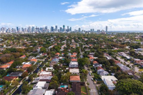 Снять в аренду квартиру в Майами, Флорида 2 спальни, 332.22м2, № 2036531 - фото 26