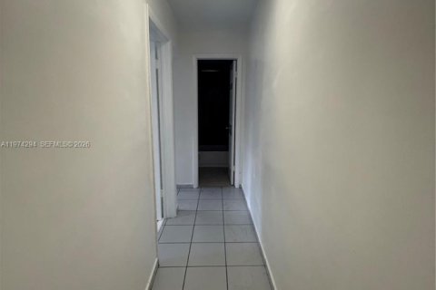 Снять в аренду квартиру в Майами, Флорида 2 спальни, 332.22м2, № 2036531 - фото 6