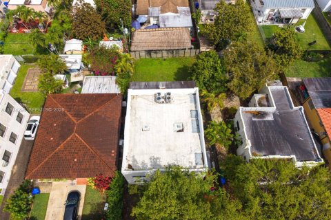 Снять в аренду квартиру в Майами, Флорида 2 спальни, 332.22м2, № 2036531 - фото 23