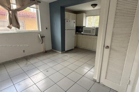 Снять в аренду квартиру в Майами, Флорида 2 спальни, 332.22м2, № 2036531 - фото 8