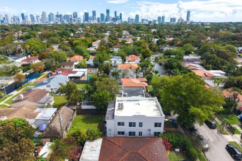 Снять в аренду квартиру в Майами, Флорида 2 спальни, 332.22м2, № 2036531 - фото 25