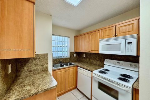 Condominio en venta en Miami, Florida, 2 dormitorios, 89.93 m2 № 1739508 - foto 18