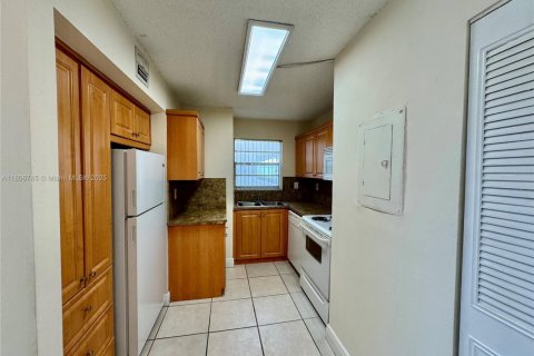 Condominio en venta en Miami, Florida, 2 dormitorios, 89.93 m2 № 1739508 - foto 16