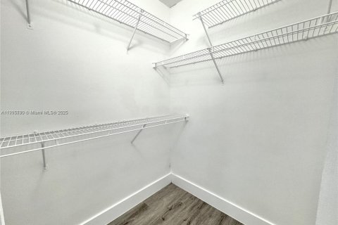 Купить кондоминиум в Пемброк-Пайнс, Флорида 2 спальни, 98.94м2, № 1971807 - фото 12