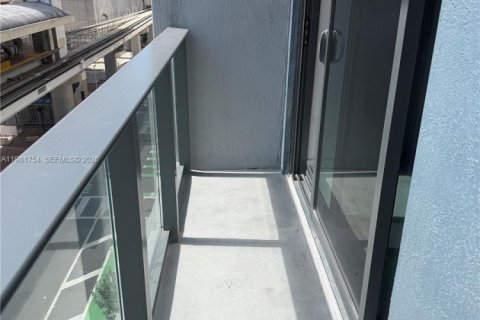 Condo in Miami, Florida  № 2043008 - photo 11