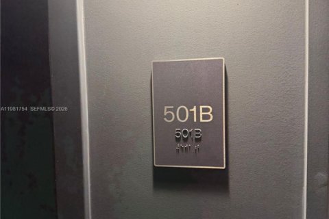 Condo in Miami, Florida  № 2043008 - photo 13