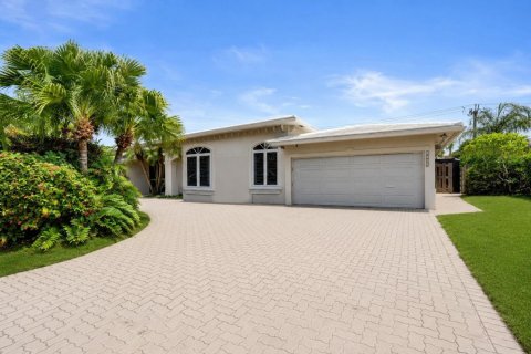 House in Fort Lauderdale, Florida 4 bedrooms, 243.22 sq.m. № 2254431