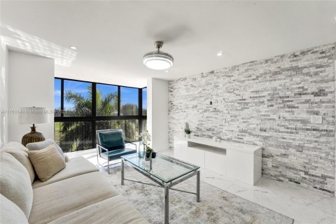 Condominio en venta en Pembroke Pines, Florida, 1 dormitorio, 74.32 m2 № 1738236 - foto 10