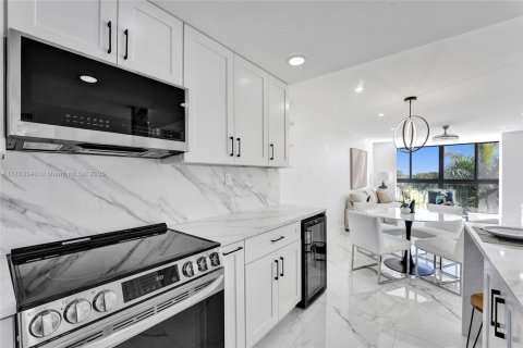 Condominio en venta en Pembroke Pines, Florida, 1 dormitorio, 74.32 m2 № 1738236 - foto 5