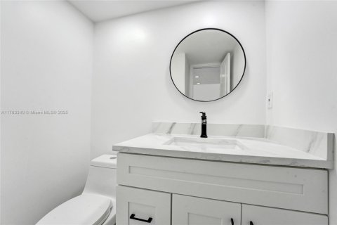Condominio en venta en Pembroke Pines, Florida, 1 dormitorio, 74.32 m2 № 1738236 - foto 14
