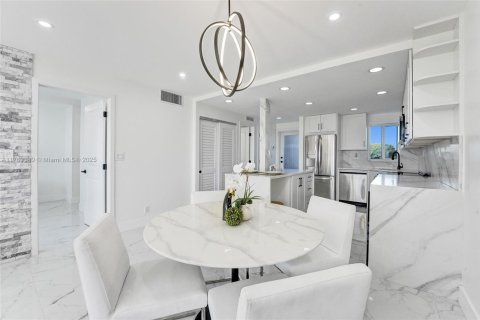 Condominio en venta en Pembroke Pines, Florida, 1 dormitorio, 74.32 m2 № 1738236 - foto 16