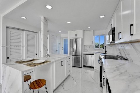 Condominio en venta en Pembroke Pines, Florida, 1 dormitorio, 74.32 m2 № 1738236 - foto 4