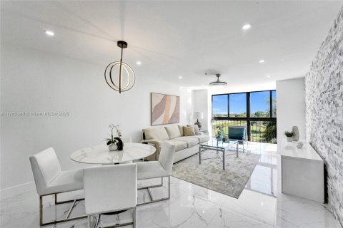Condominio en venta en Pembroke Pines, Florida, 1 dormitorio, 74.32 m2 № 1738236 - foto 8