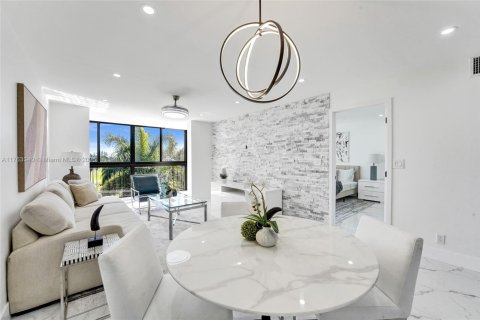 Condominio en venta en Pembroke Pines, Florida, 1 dormitorio, 74.32 m2 № 1738236 - foto 7