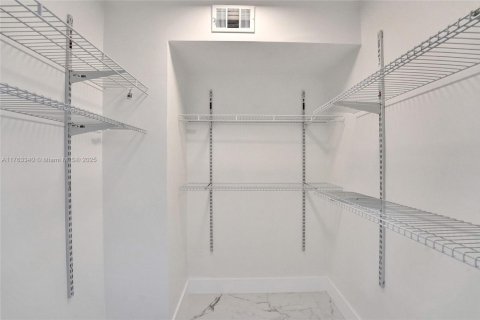 Condominio en venta en Pembroke Pines, Florida, 1 dormitorio, 74.32 m2 № 1738236 - foto 24