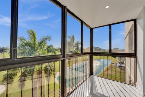 Condominio en venta en Pembroke Pines, Florida, 1 dormitorio, 74.32 m2 № 1738236 - foto 18
