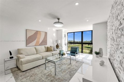 Condominio en venta en Pembroke Pines, Florida, 1 dormitorio, 74.32 m2 № 1738236 - foto 9