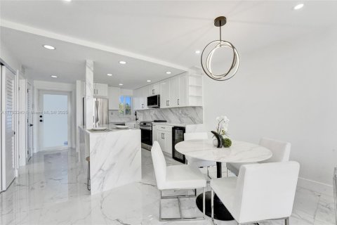 Condominio en venta en Pembroke Pines, Florida, 1 dormitorio, 74.32 m2 № 1738236 - foto 15