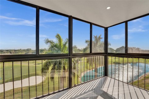 Condominio en venta en Pembroke Pines, Florida, 1 dormitorio, 74.32 m2 № 1738236 - foto 19