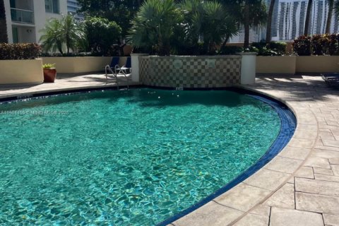 Condo in Miami, Florida, 1 bedroom  № 2081902 - photo 10