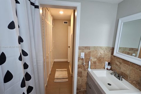 Купить кондоминиум в Майами, Флорида 2 спальни, 105.91м2, № 1926686 - фото 7