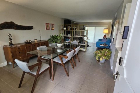 Купить кондоминиум в Майами, Флорида 2 спальни, 105.91м2, № 1926686 - фото 3