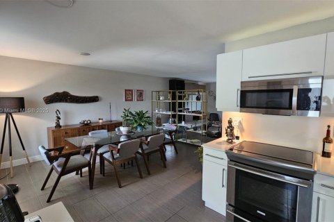 Купить кондоминиум в Майами, Флорида 2 спальни, 105.91м2, № 1926686 - фото 16