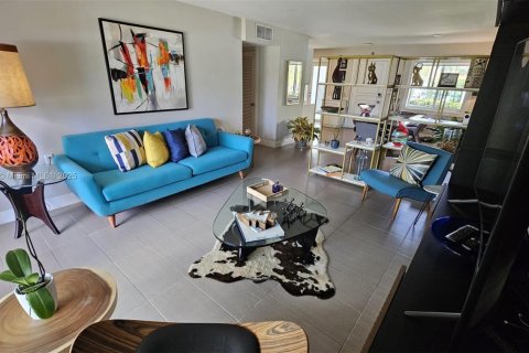 Купить кондоминиум в Майами, Флорида 2 спальни, 105.91м2, № 1926686 - фото 1