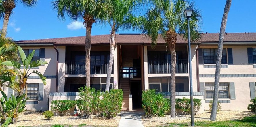 Condominio en Port Charlotte, Florida, 2 dormitorios  № 2097861