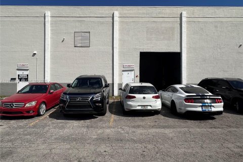 Immobilier commercial à Hallandale Beach, Floride № 2036030